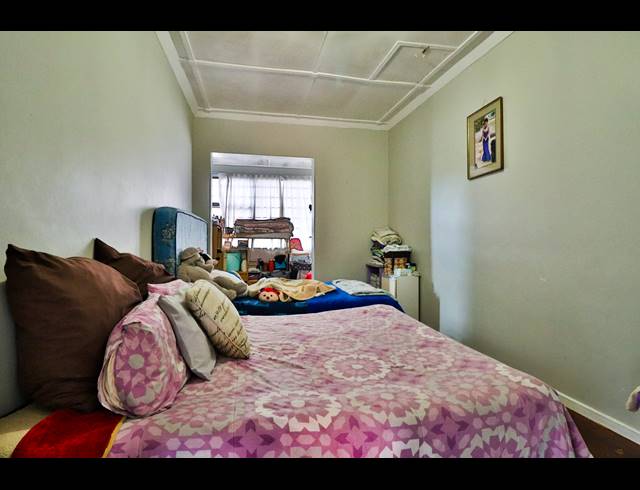 2 BEDROOM APARTMENT FOR SALE IN GQEBERHA CENTRAL